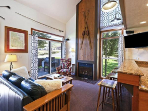 Charming 3 BDR Getaway with Views Walk to Ski Lift